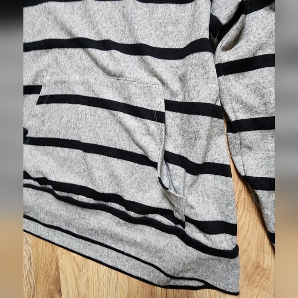 Kaileigh Soft Striped Gray and Black Hoodie Size XL - Picture 4 of 4